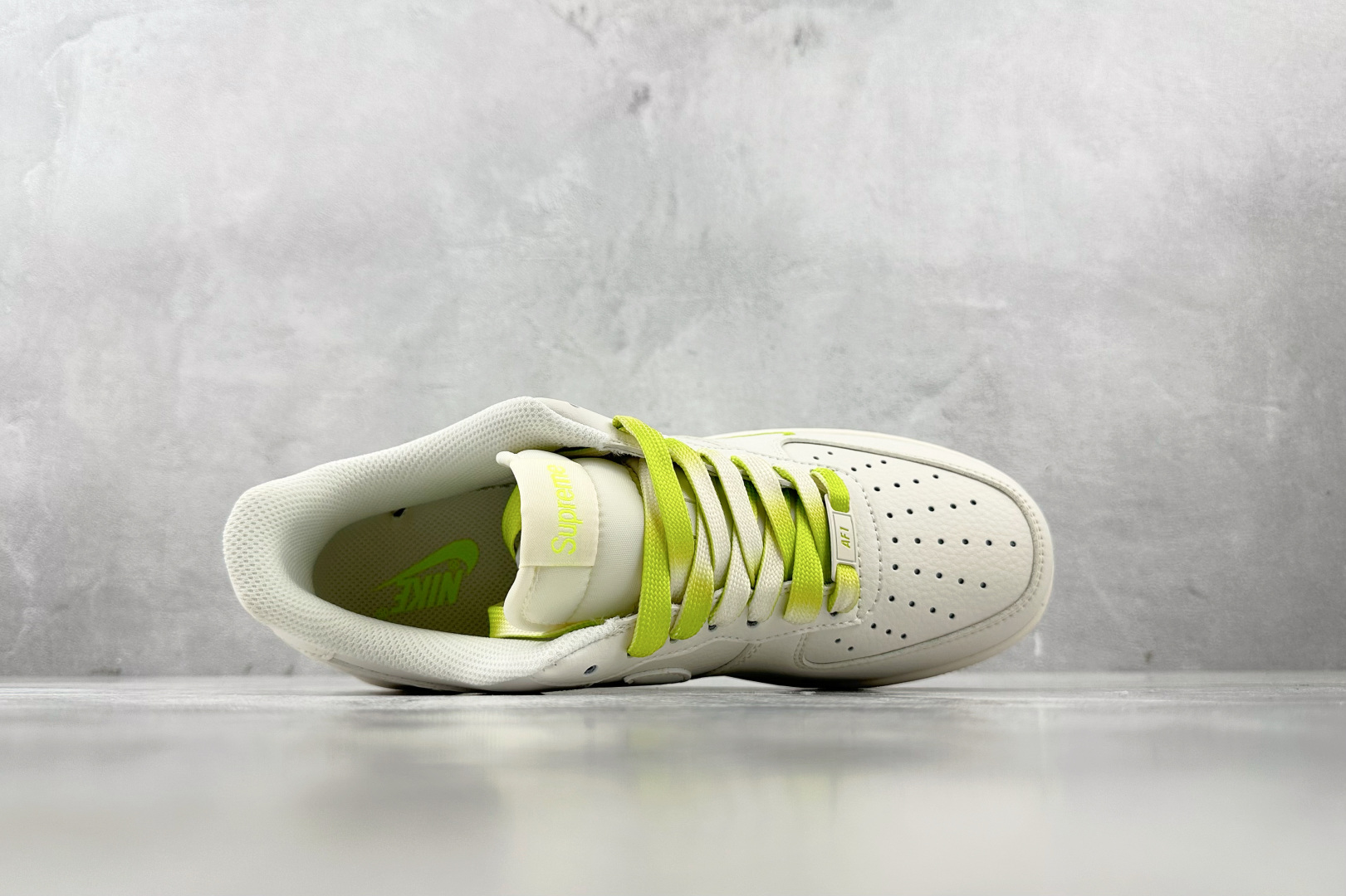 XC 特价 
Nike Air Force 1'07  Supreme 联名 米白绿

货号：BB757