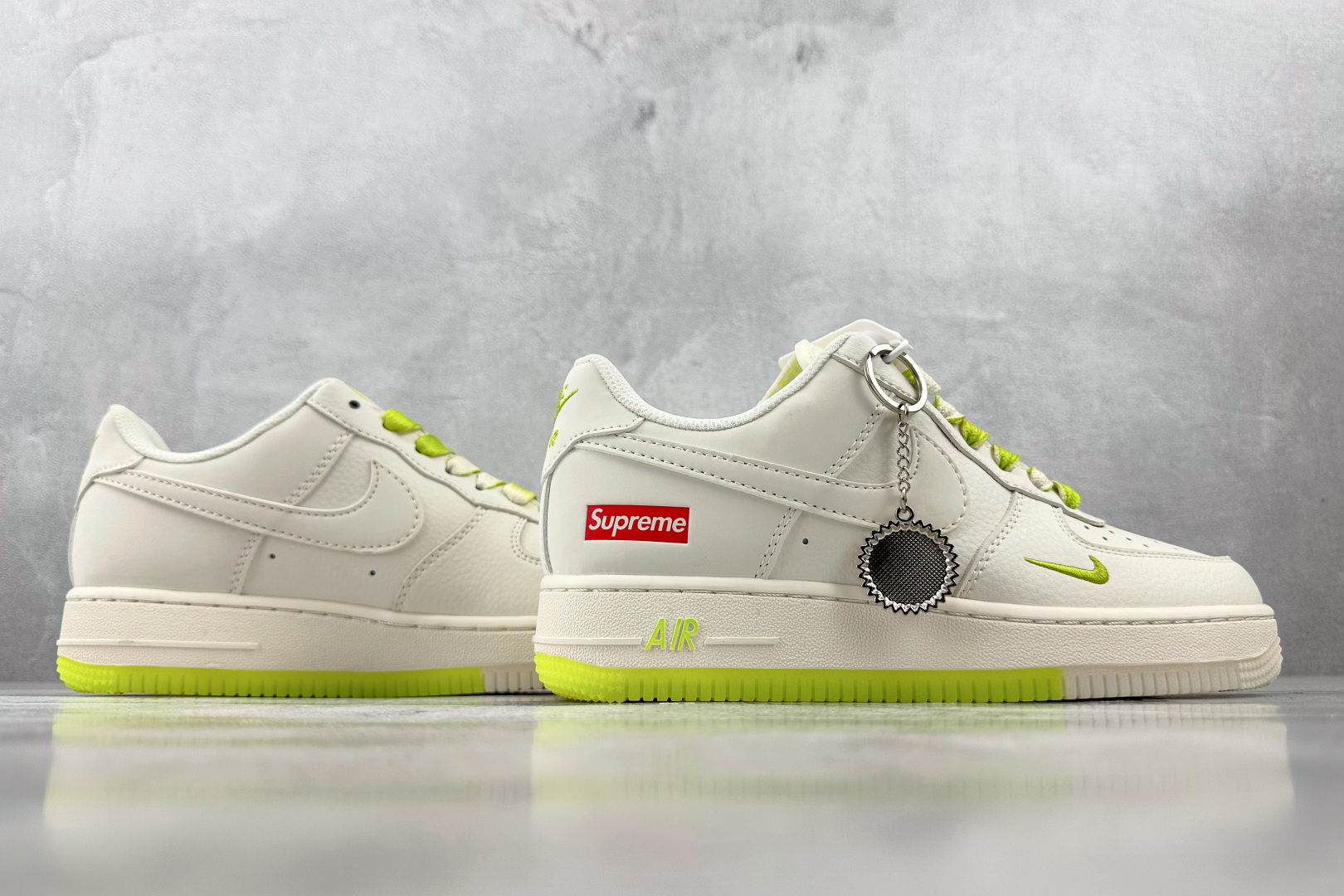 XC 特价 
Nike Air Force 1'07  Supreme 联名 米白绿

货号：BB757