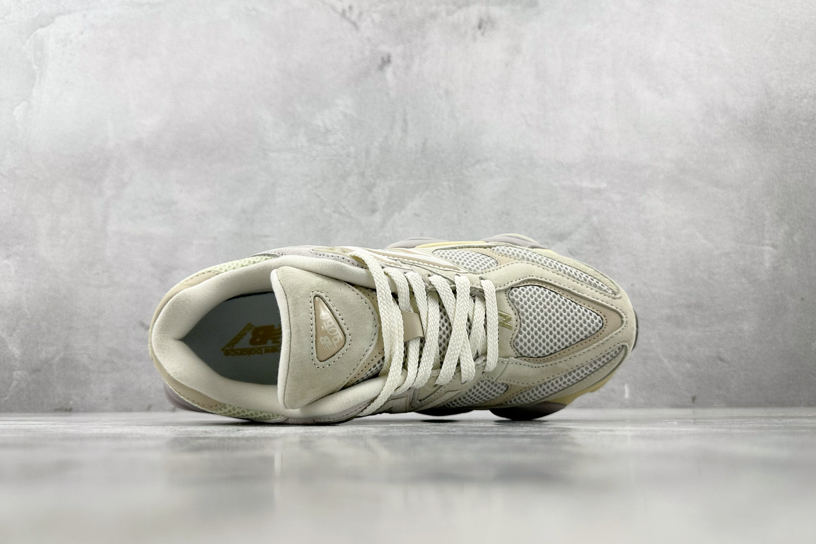 C 版 
大厂出品  New Balance NB 9060 灰米色

货号：U9060EEP
尺码：3