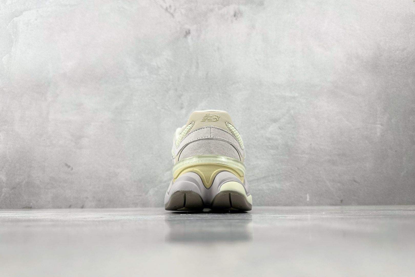 C 版 
大厂出品  New Balance NB 9060 灰米色

货号：U9060EEP
尺码：3