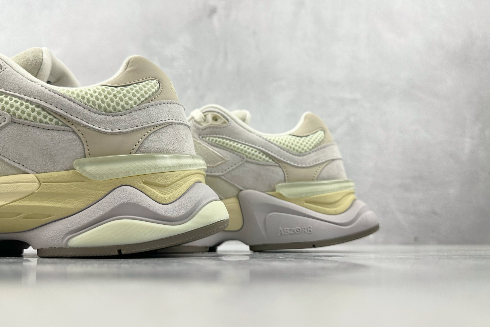 C 版 
大厂出品  New Balance NB 9060 灰米色

货号：U9060EEP
尺码：3