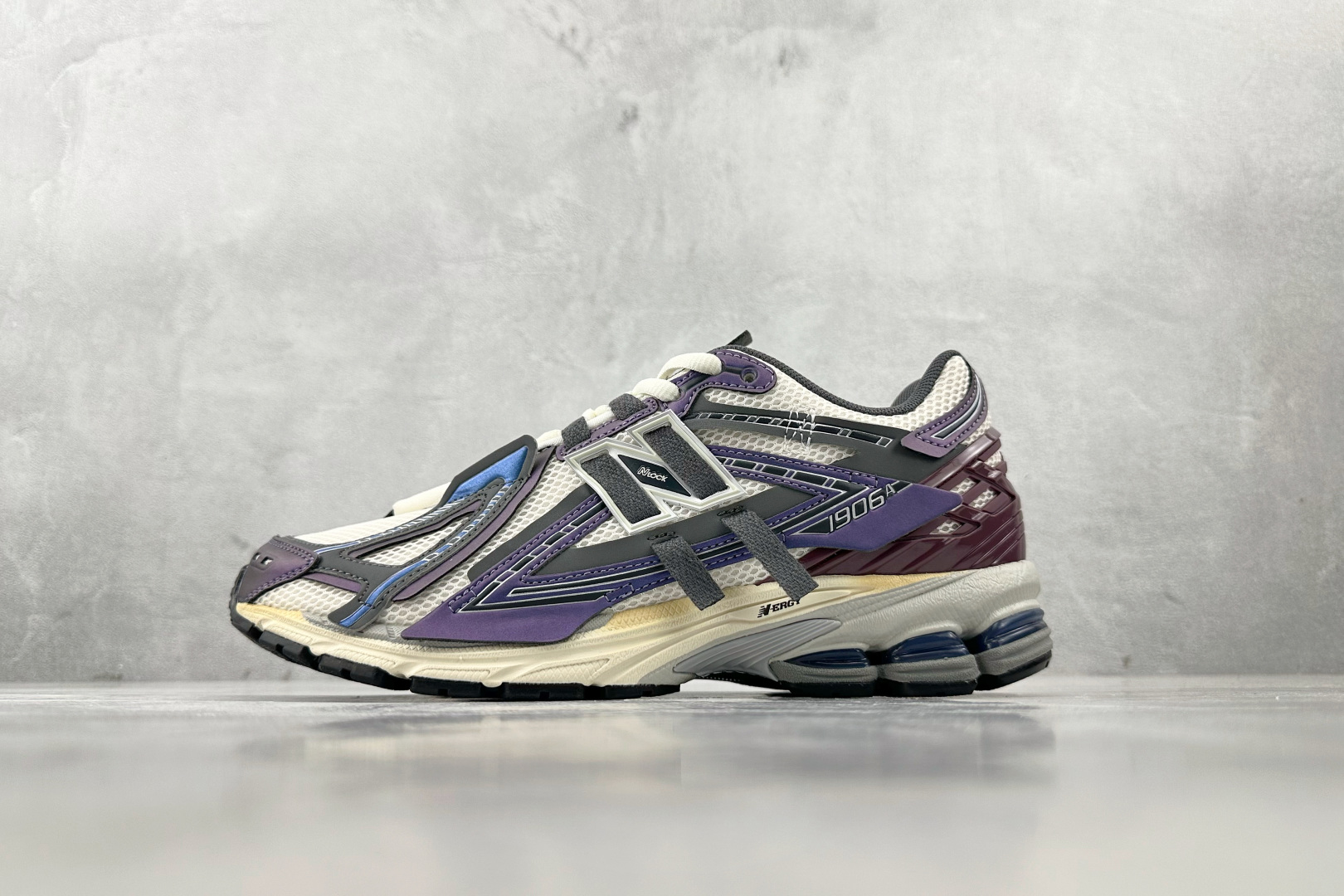 240 大厂出品 New Balance NB 1906A 灰紫 U1906ANB 尺码：36 36.5 37 38.5 39 40 40.5 41 42 42.5 43 44 44.5 45 46 46.5 编码：33