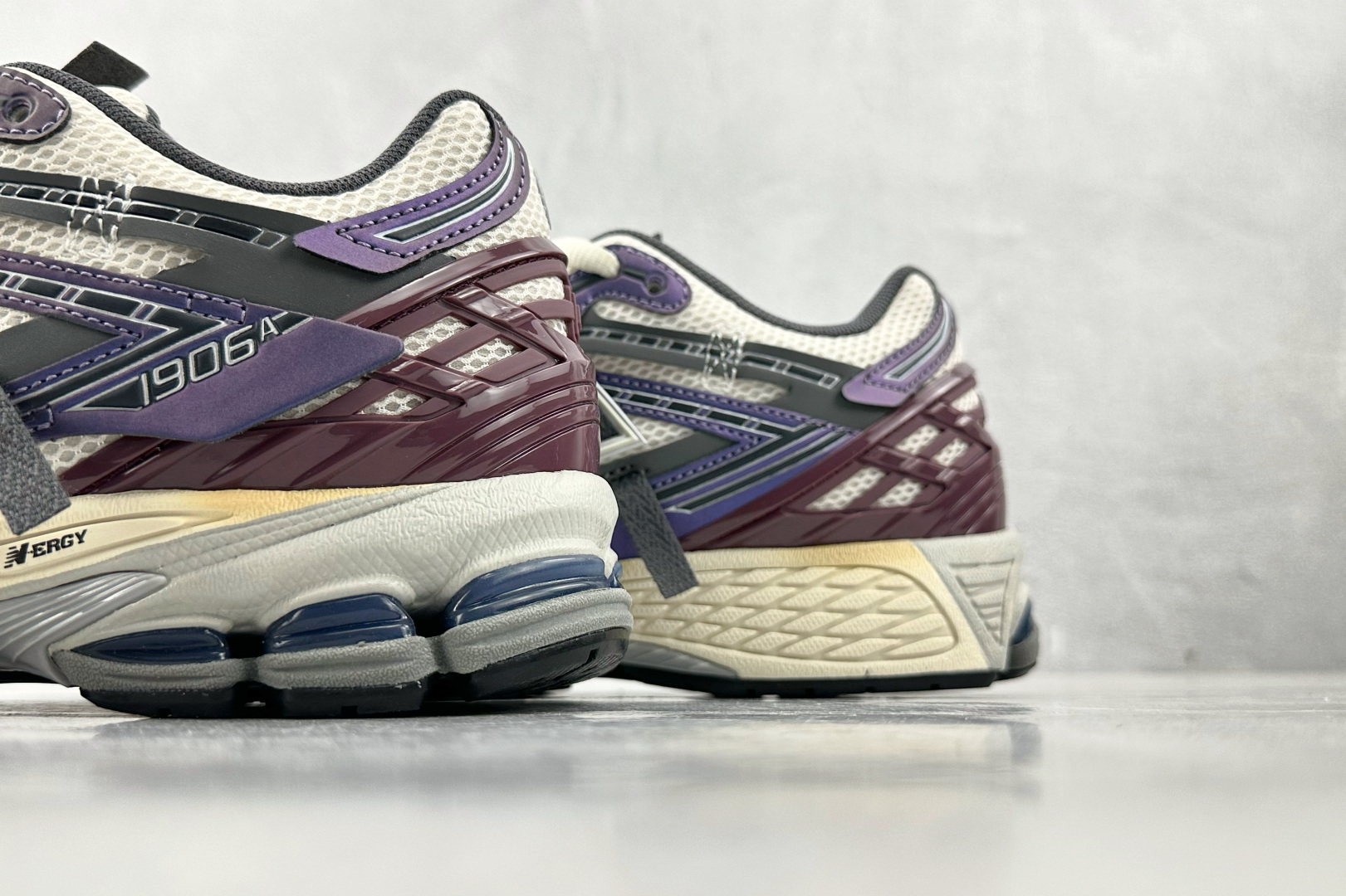 240 大厂出品 New Balance NB 1906A 灰紫 U1906ANB 尺码：36 36.5 37 38.5 39 40 40.5 41 42 42.5 43 44 44.5 45 46 46.5 编码：33