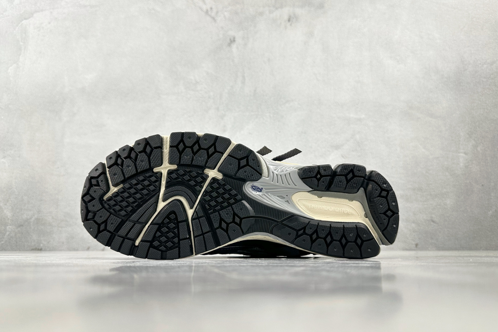 240 大厂出品 New Balance NB 1906A 灰紫 U1906ANB 尺码：36 36.5 37 38.5 39 40 40.5 41 42 42.5 43 44 44.5 45 46 46.5 编码：33