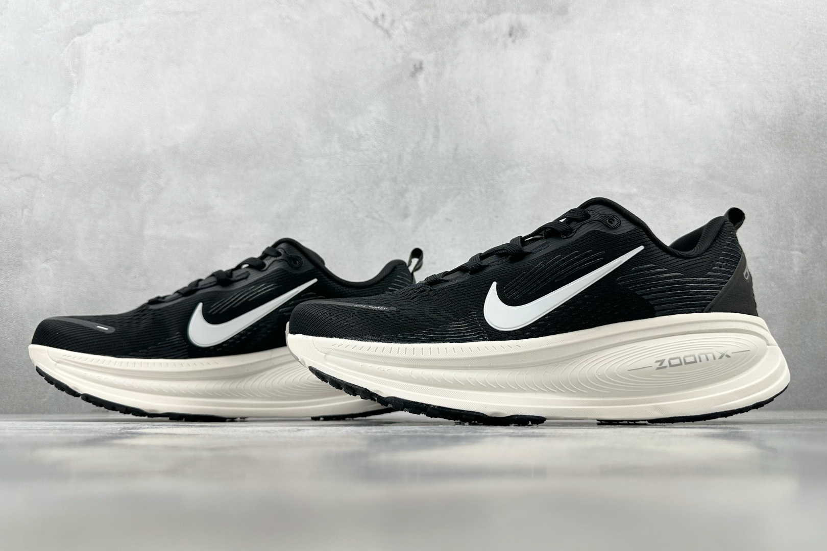 GT 
全套数据私模 Nike Vomero 18 黑色

货号：HM6803-007
尺码：36 36