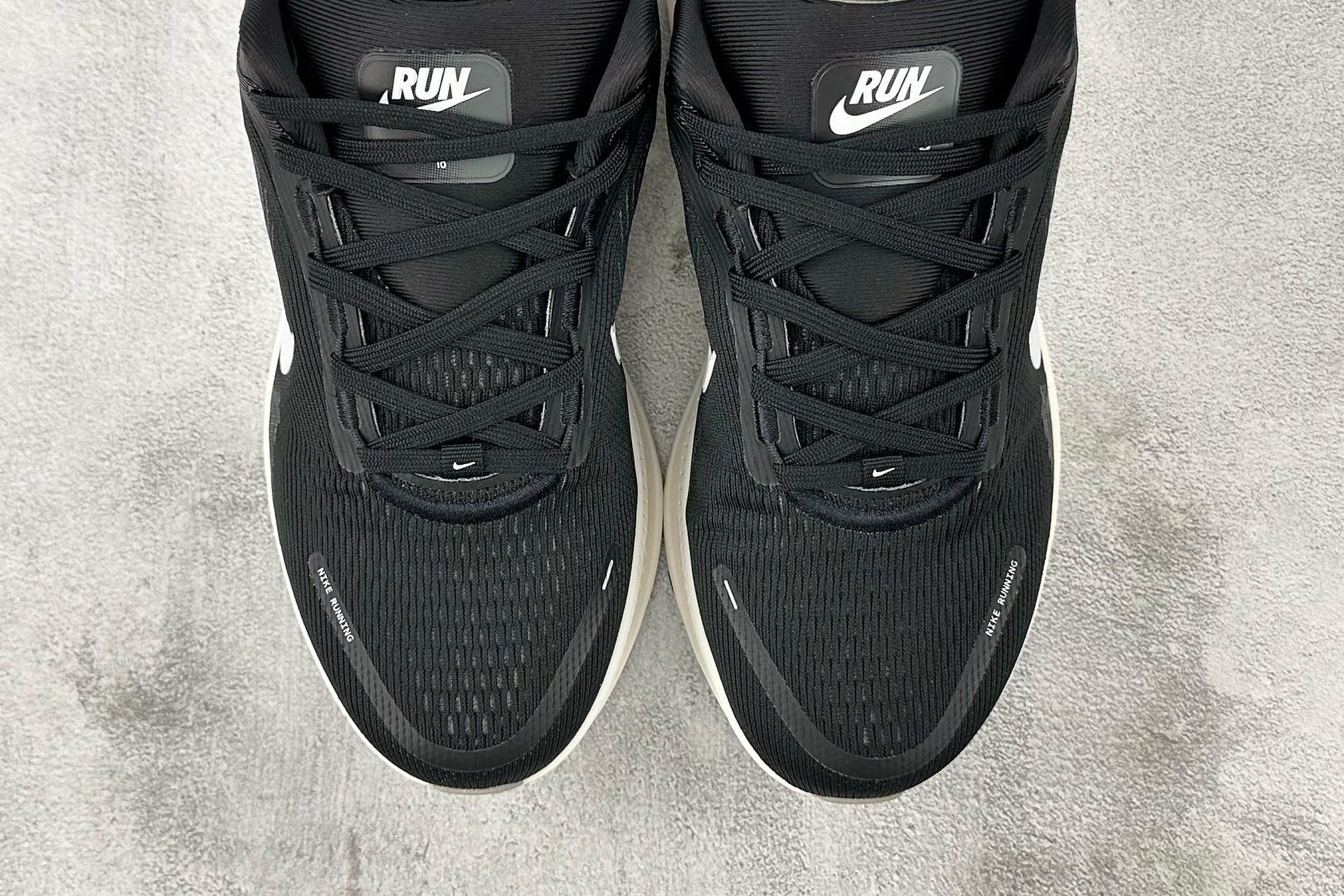 GT 
全套数据私模 Nike Vomero 18 黑色

货号：HM6803-007
尺码：36 36