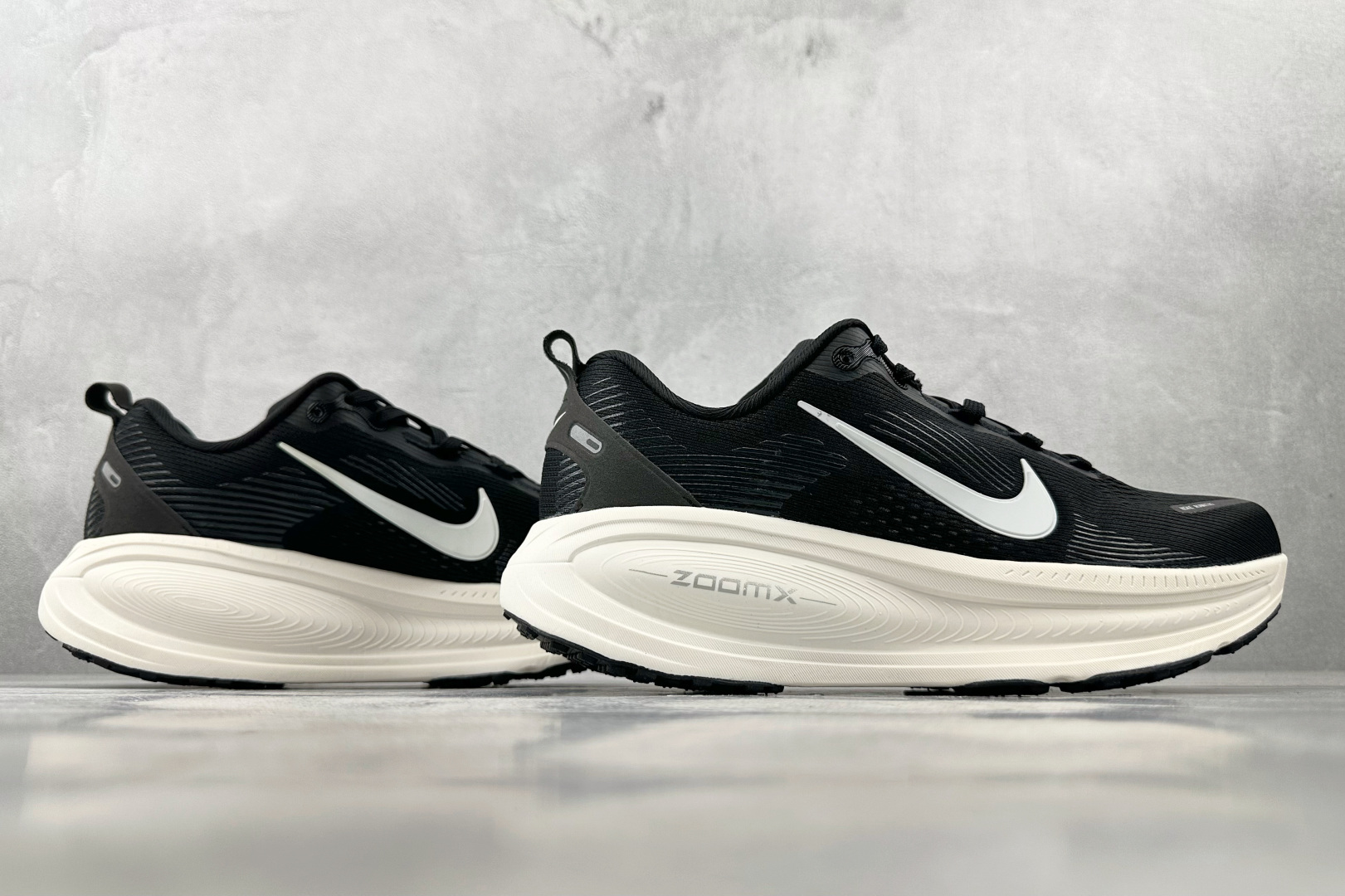 GT 
全套数据私模 Nike Vomero 18 黑色

货号：HM6803-007
尺码：36 36