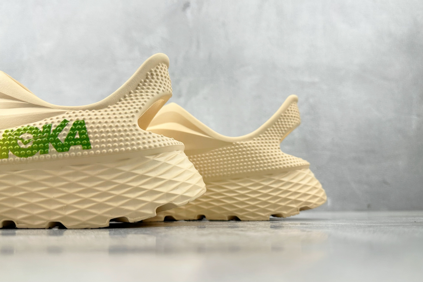 160 HOKA ONE ONE Ora 流沙色 1147951