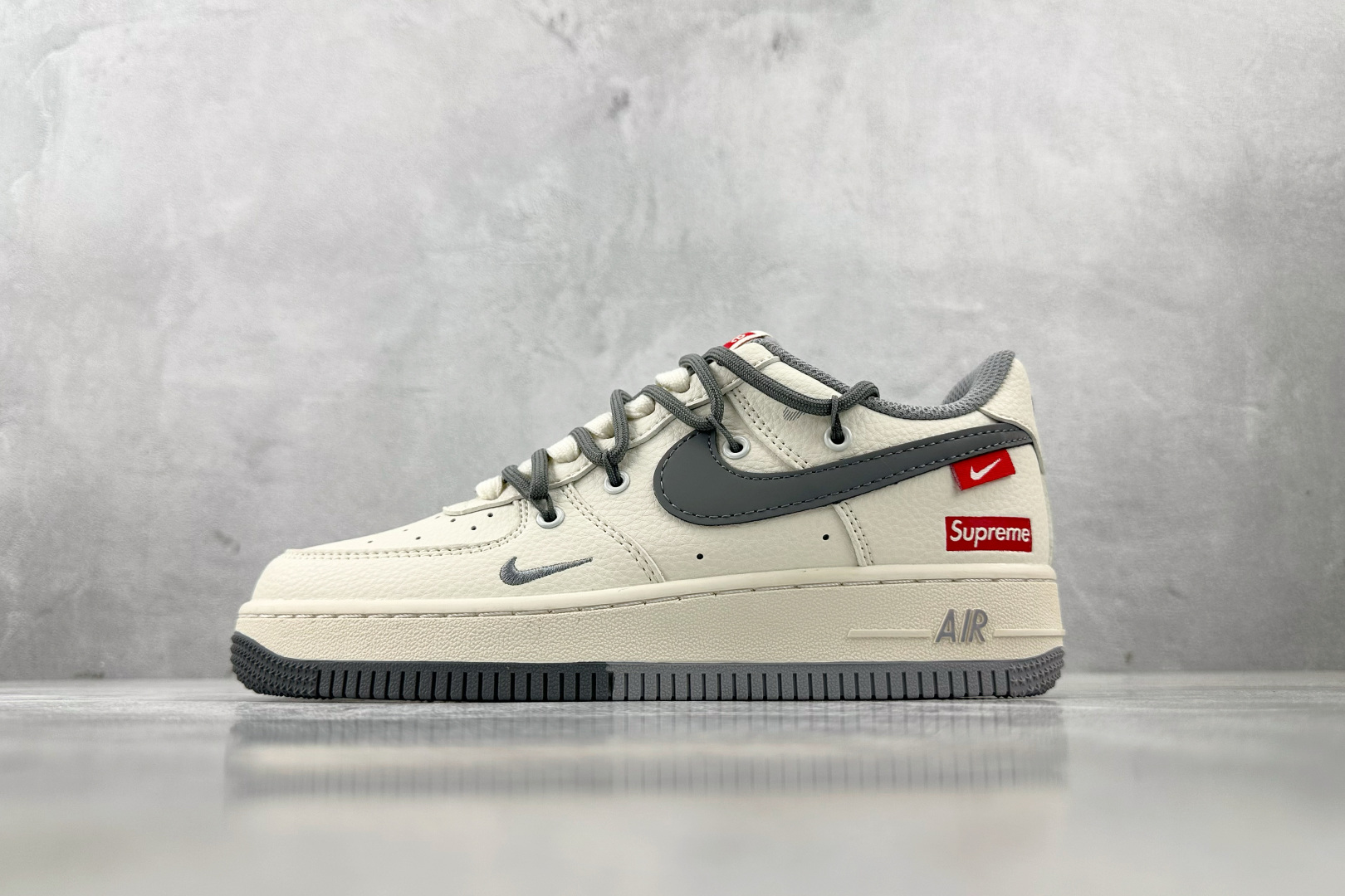 Nike Air Force 1’07 Supreme 联名 米白灰 DM6868-071