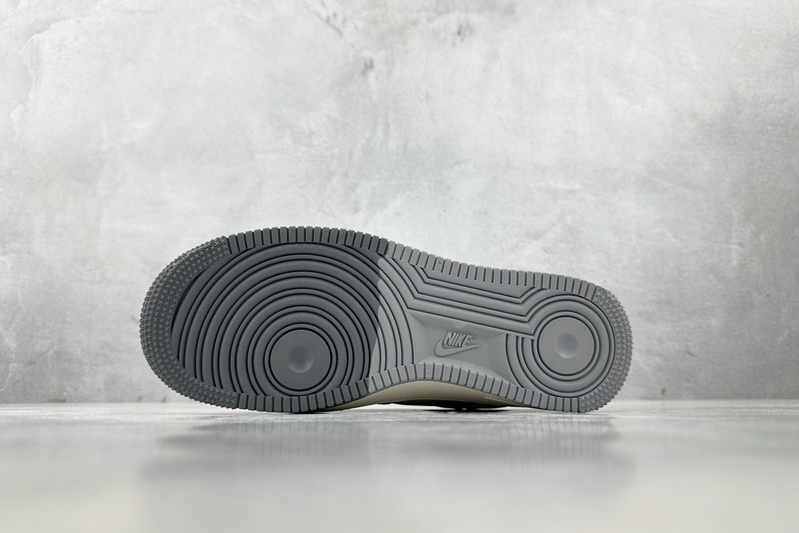 Nike Air Force 1'07 Supreme 联名 米白灰 DM6868-071