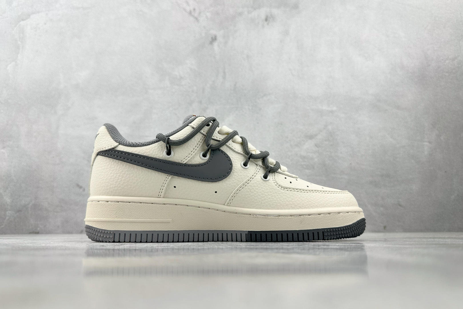 Nike Air Force 1'07 Supreme 联名 米白灰 DM6868-071