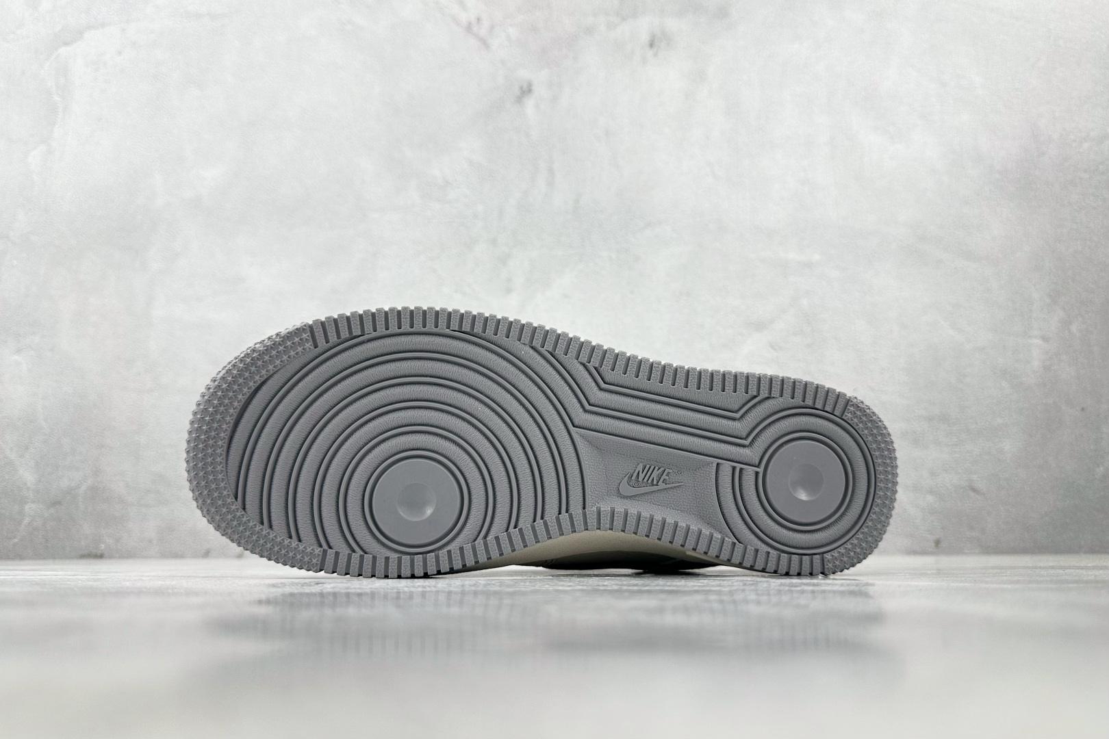 Nike Air Force 1'07 斯图西 联名 米白灰 HH7518-060