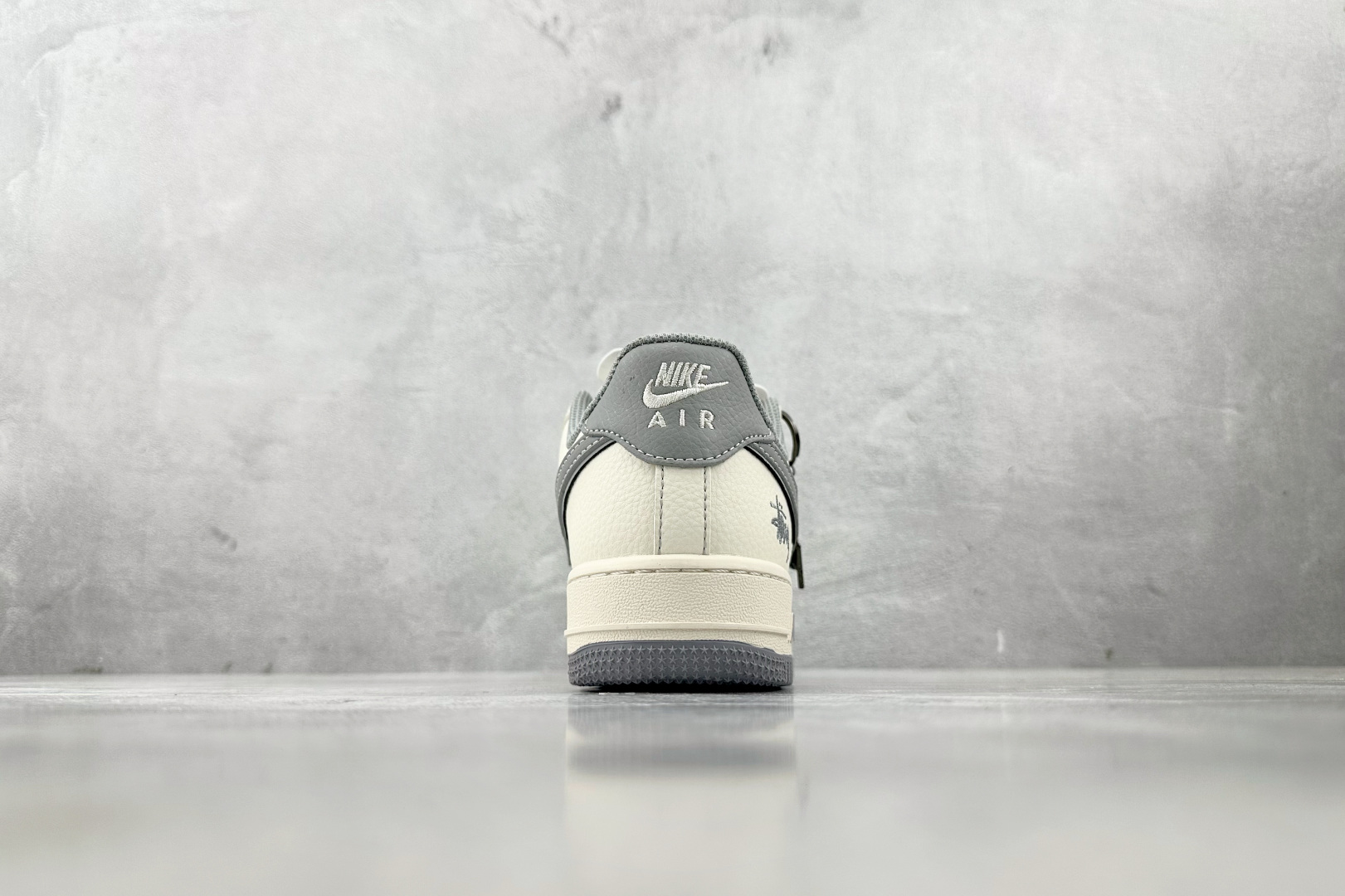 Nike Air Force 1'07 斯图西 联名 米白灰 HH7518-060