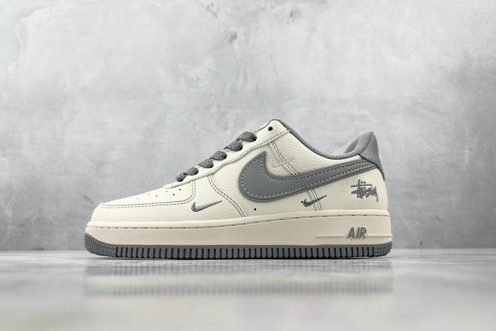 Nike Air Force 1’07 斯图西 联名 米白灰 HH7518-060
