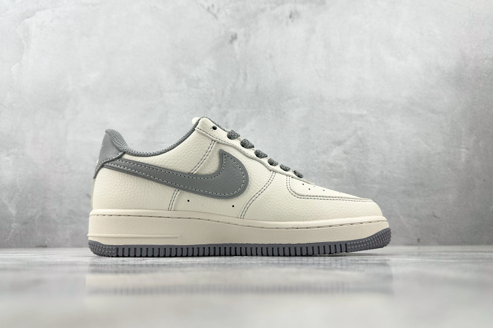 Nike Air Force 1'07 斯图西 联名 米白灰 HH7518-060