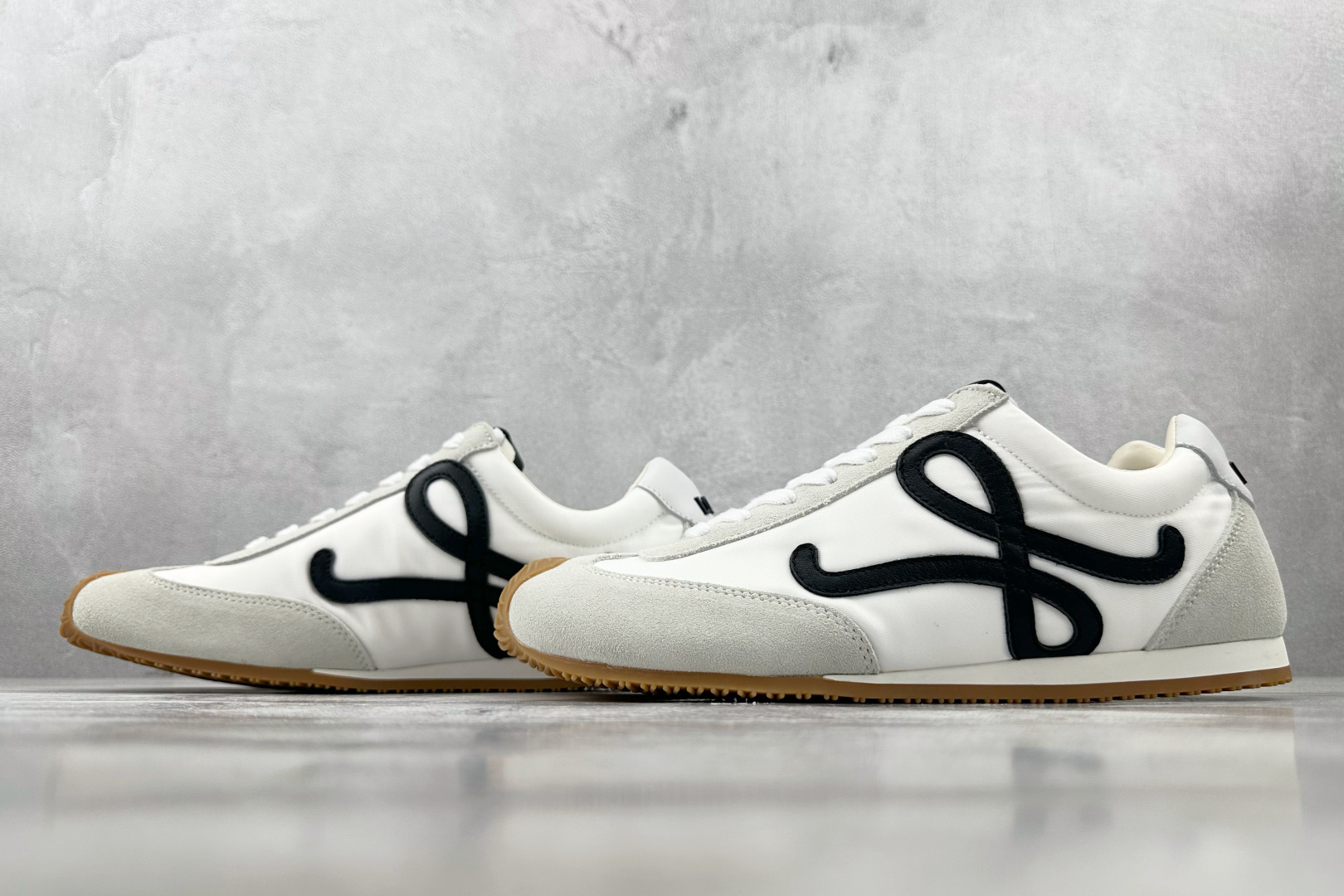 LOEWE罗意威 Ballet Runner 2.0 白色 M816282XB3-2101