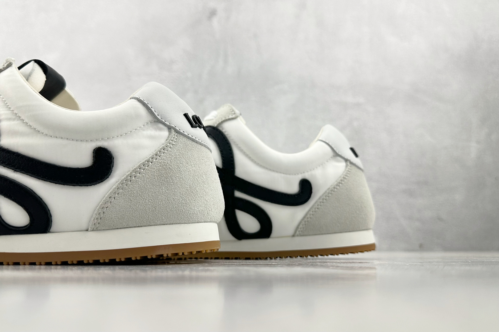 LOEWE罗意威 Ballet Runner 2.0 白色 M816282XB3-2101