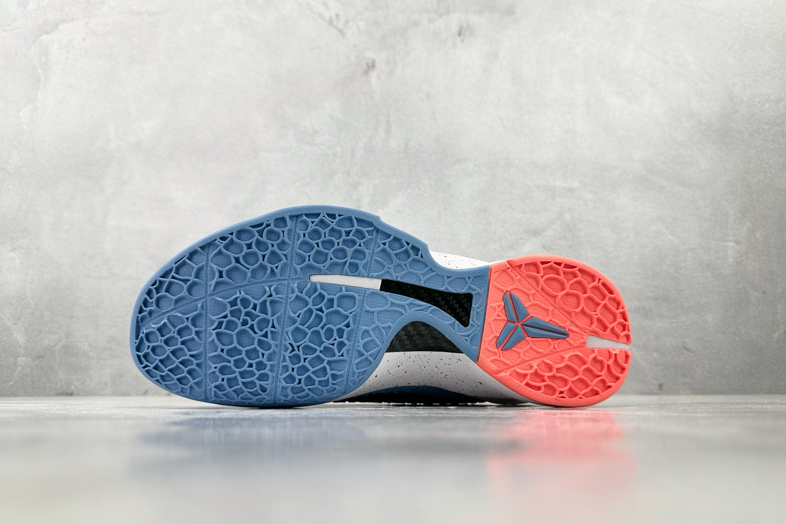 Star版 
Nike Zoom Kobe 6 蓝白

货号：DJ5437 020
尺码：40.5 41