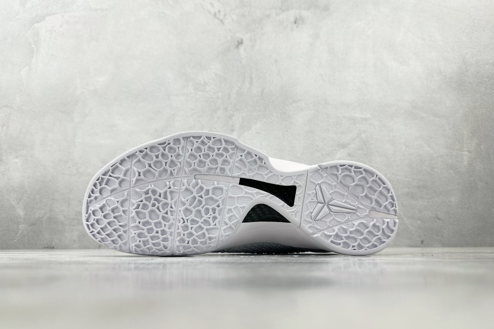 Star版 
Nike Zoom Kobe 6 白色

货号：DO5079 021
尺码：40.5 41