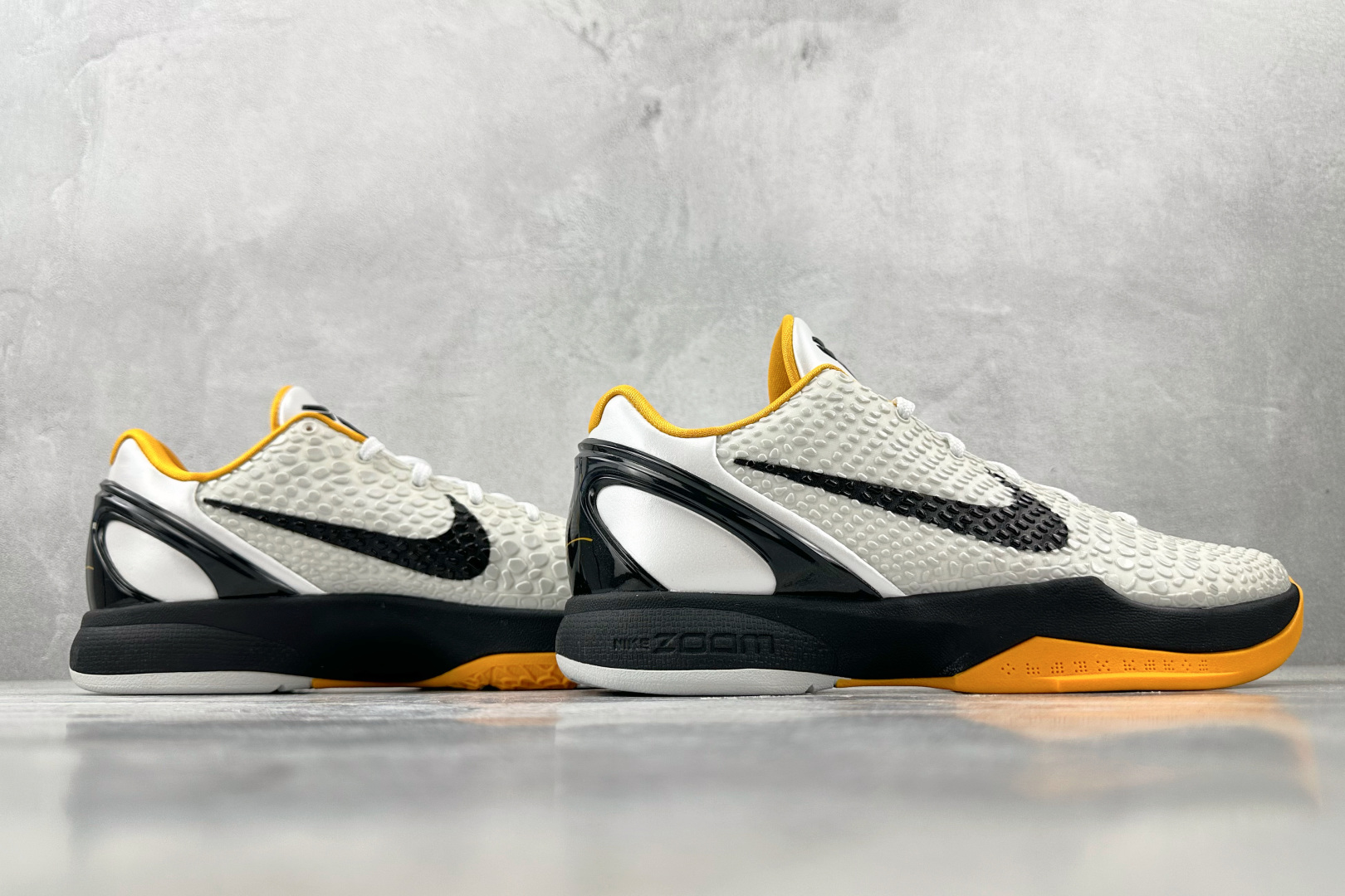 Nike Zoom Kobe 6 Protro ”White Del Sol”黑白黄 CW2190-100 尺码：40.5 41 42 42.5 43 44 44.5 45 46 46.5 47.5 48 48.5 编码：57