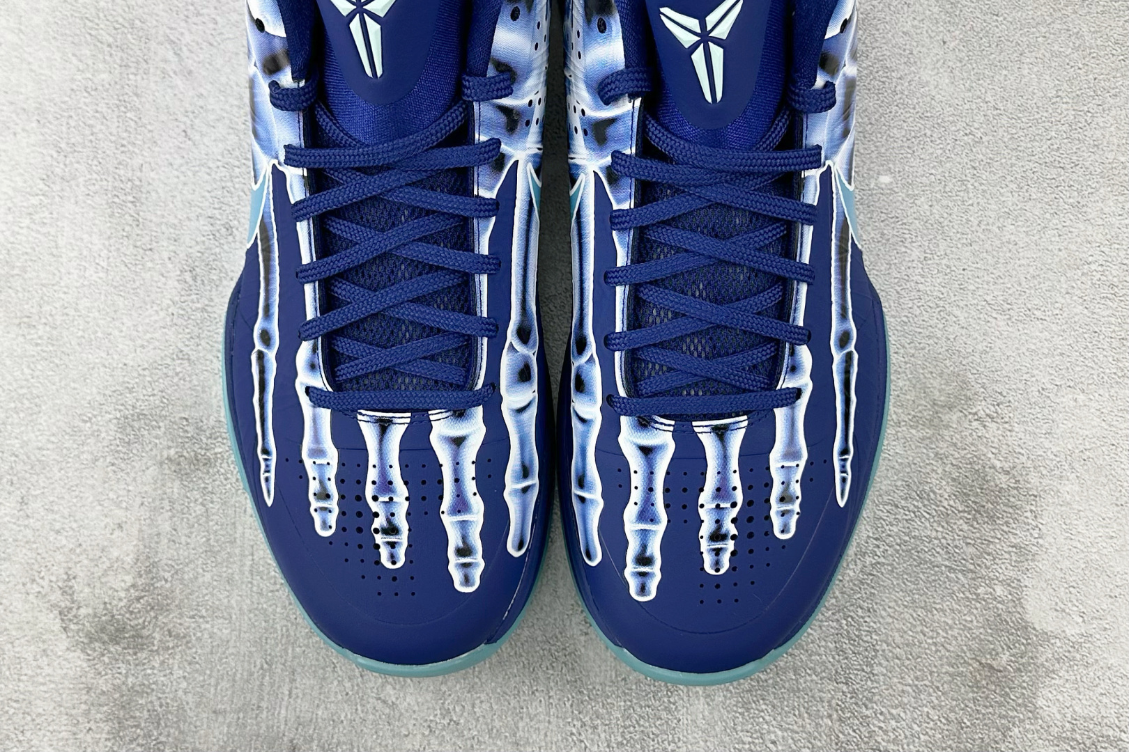 Star 
Nike Zoom Kobe 5 Protro “X-Ray” 蓝色

货号：HJ4303-