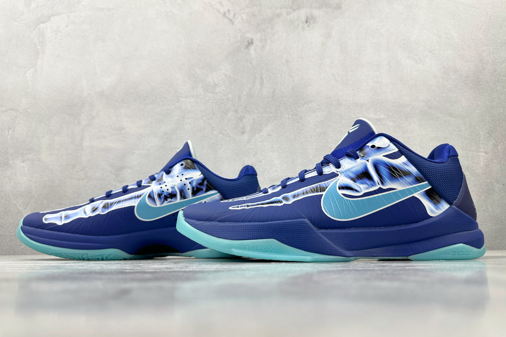 Star 
Nike Zoom Kobe 5 Protro “X-Ray” 蓝色

货号：HJ4303-