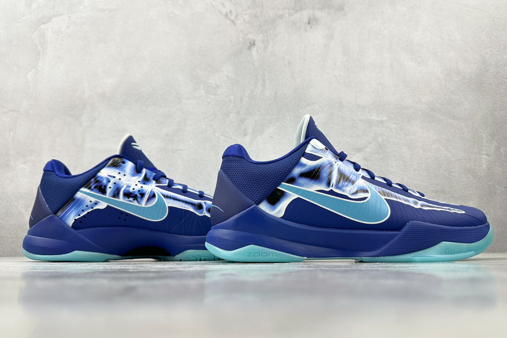 Star 
Nike Zoom Kobe 5 Protro “X-Ray” 蓝色

货号：HJ4303-