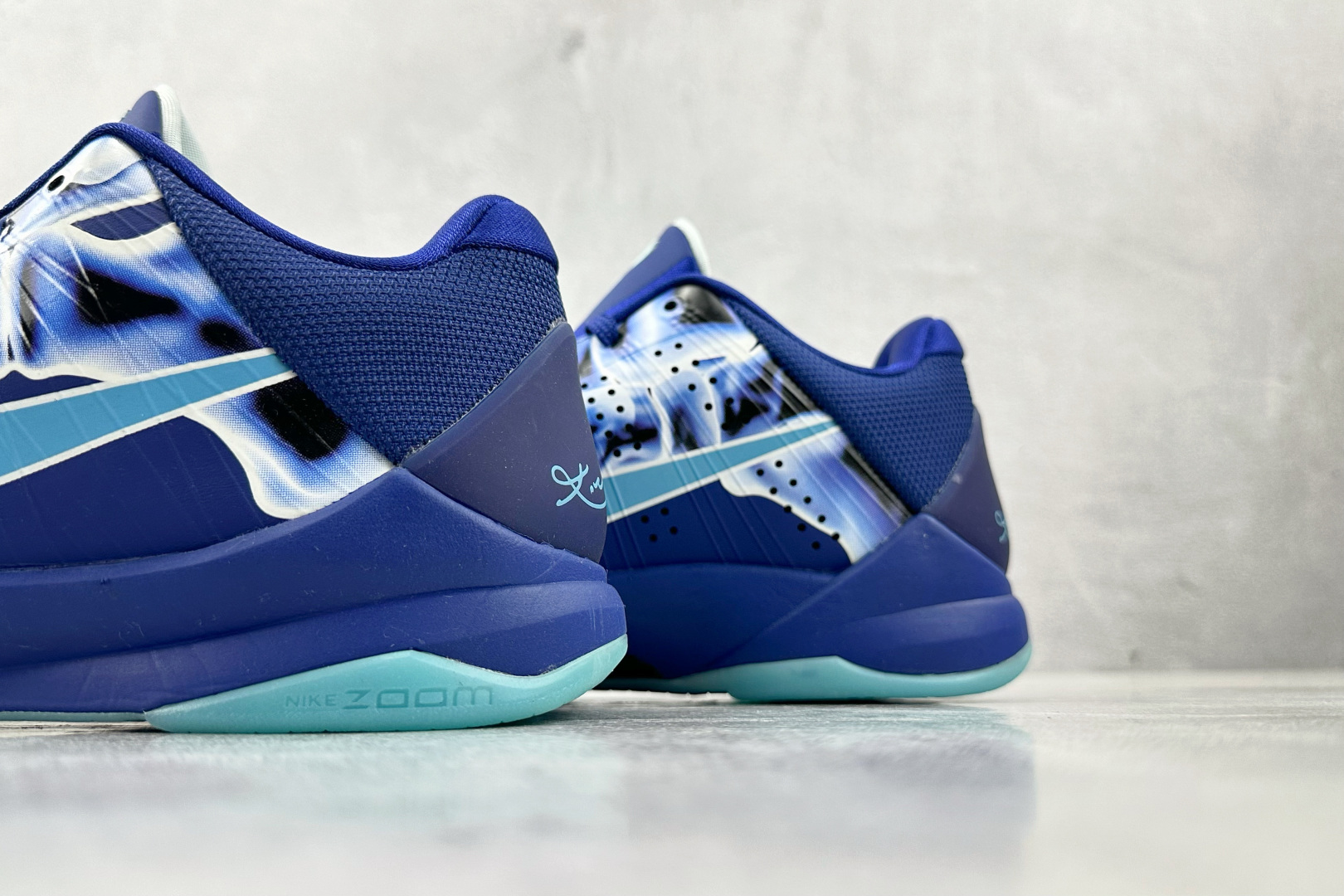 Star 
Nike Zoom Kobe 5 Protro “X-Ray” 蓝色

货号：HJ4303-