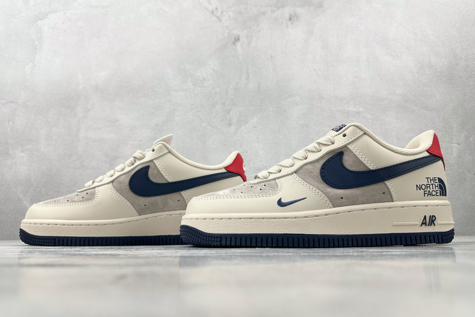 XC 
Nike Air Force 1'07 北面 联名 灰色

货号：XX3168 133
尺码：3