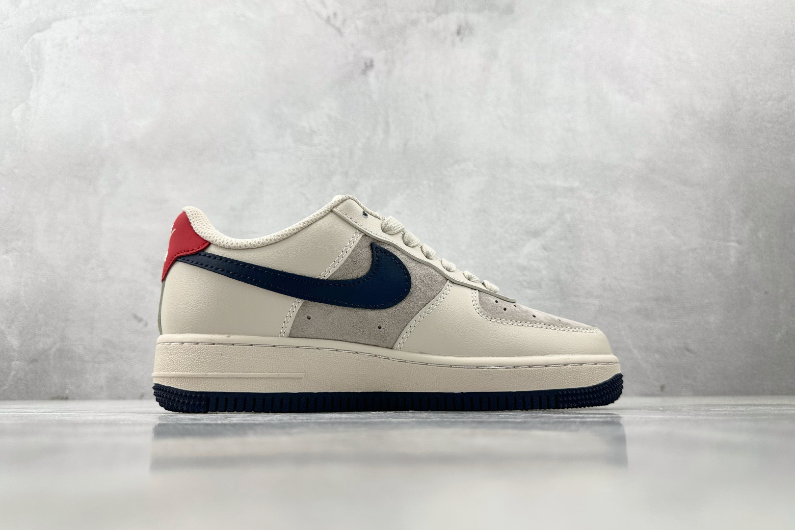 XC 
Nike Air Force 1'07 北面 联名 灰色

货号：XX3168 133
尺码：3