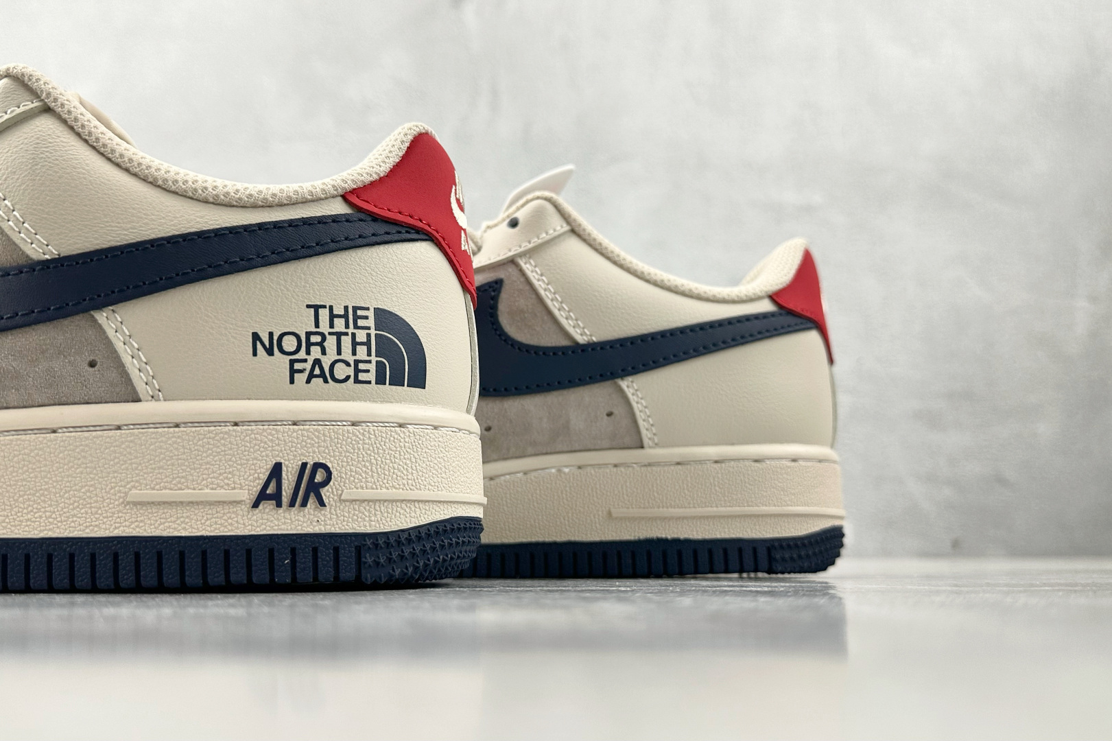 XC 
Nike Air Force 1'07 北面 联名 灰色

货号：XX3168 133
尺码：3