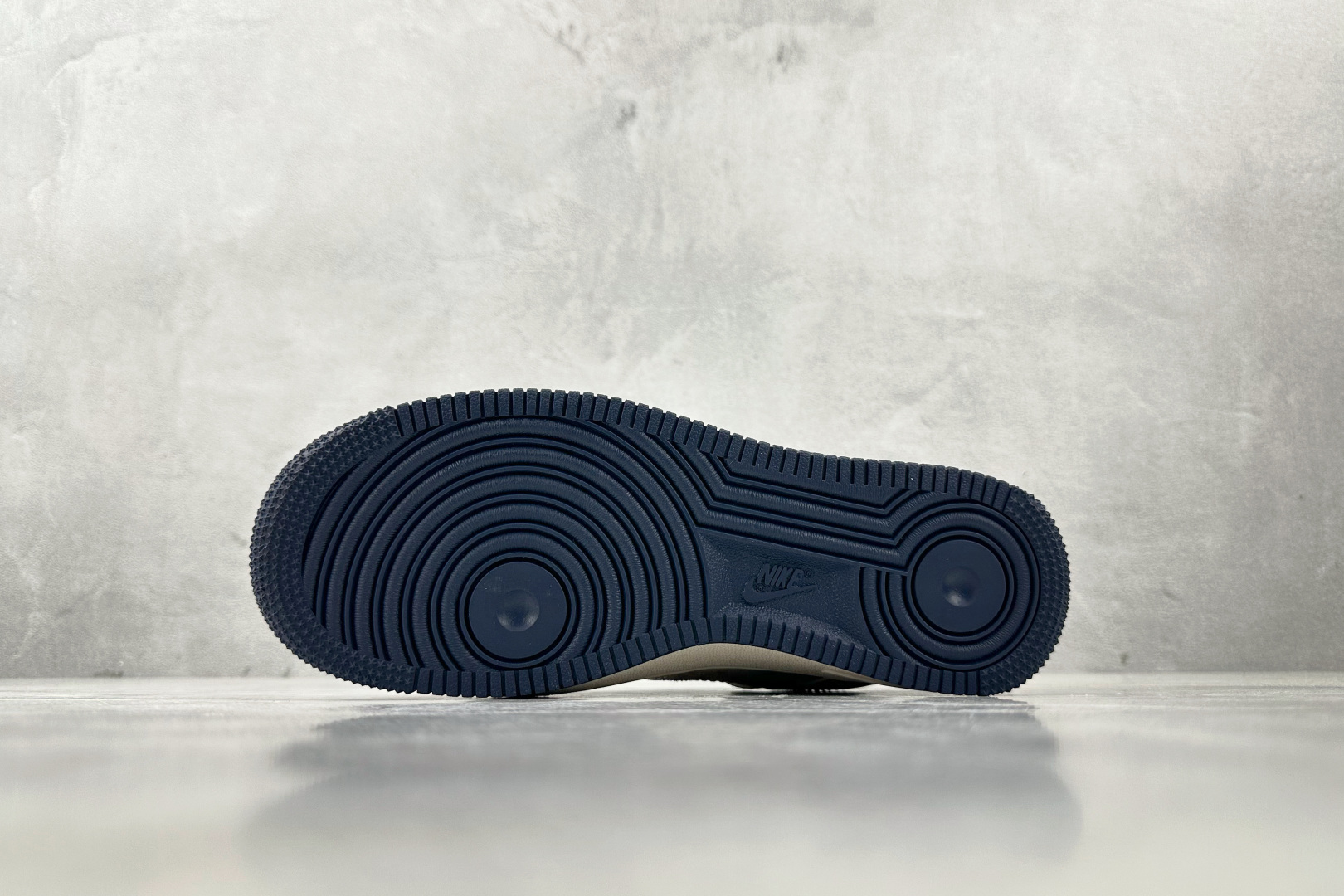 XC 
Nike Air Force 1'07 北面 联名 灰色

货号：XX3168 133
尺码：3