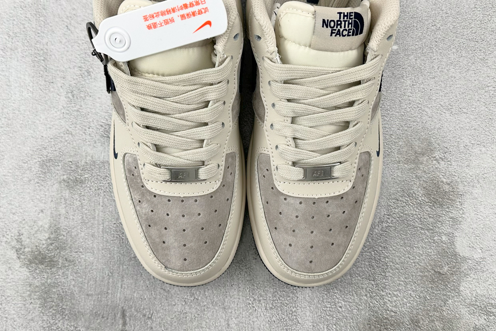 XC 
Nike Air Force 1'07 北面 联名 灰色

货号：XX3168 133
尺码：3