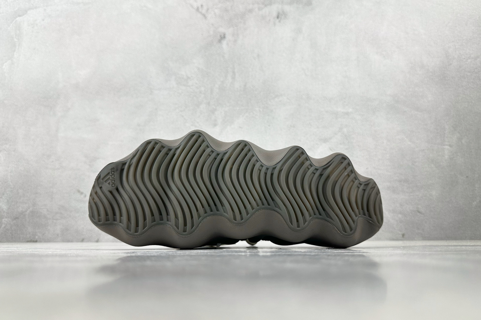 S2 
纯原生产线  adidas originals Yeezy 450 cinder 褐色

货号：