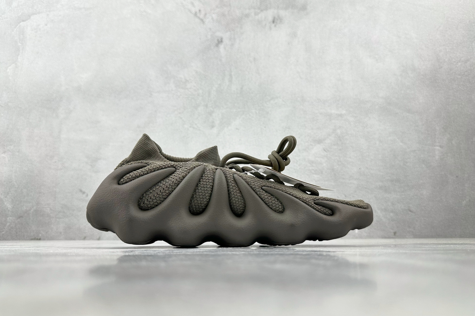 S2 
纯原生产线  adidas originals Yeezy 450 cinder 褐色

货号：