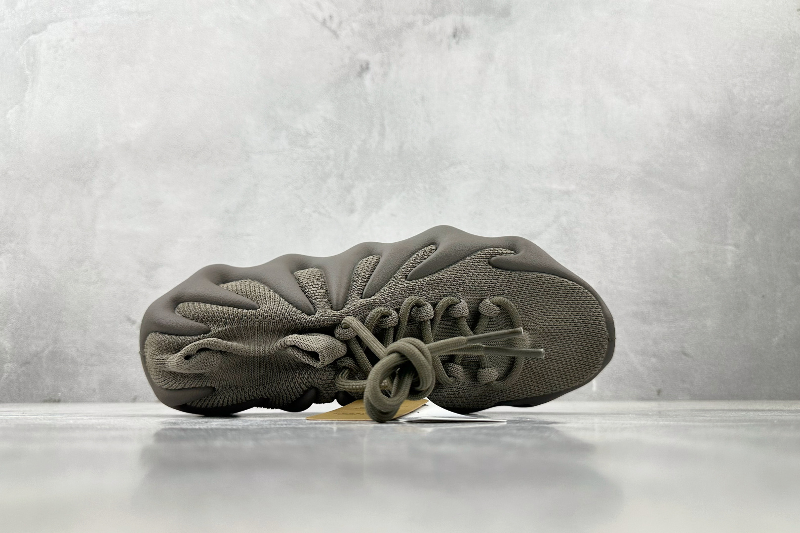S2 
纯原生产线  adidas originals Yeezy 450 cinder 褐色

货号：