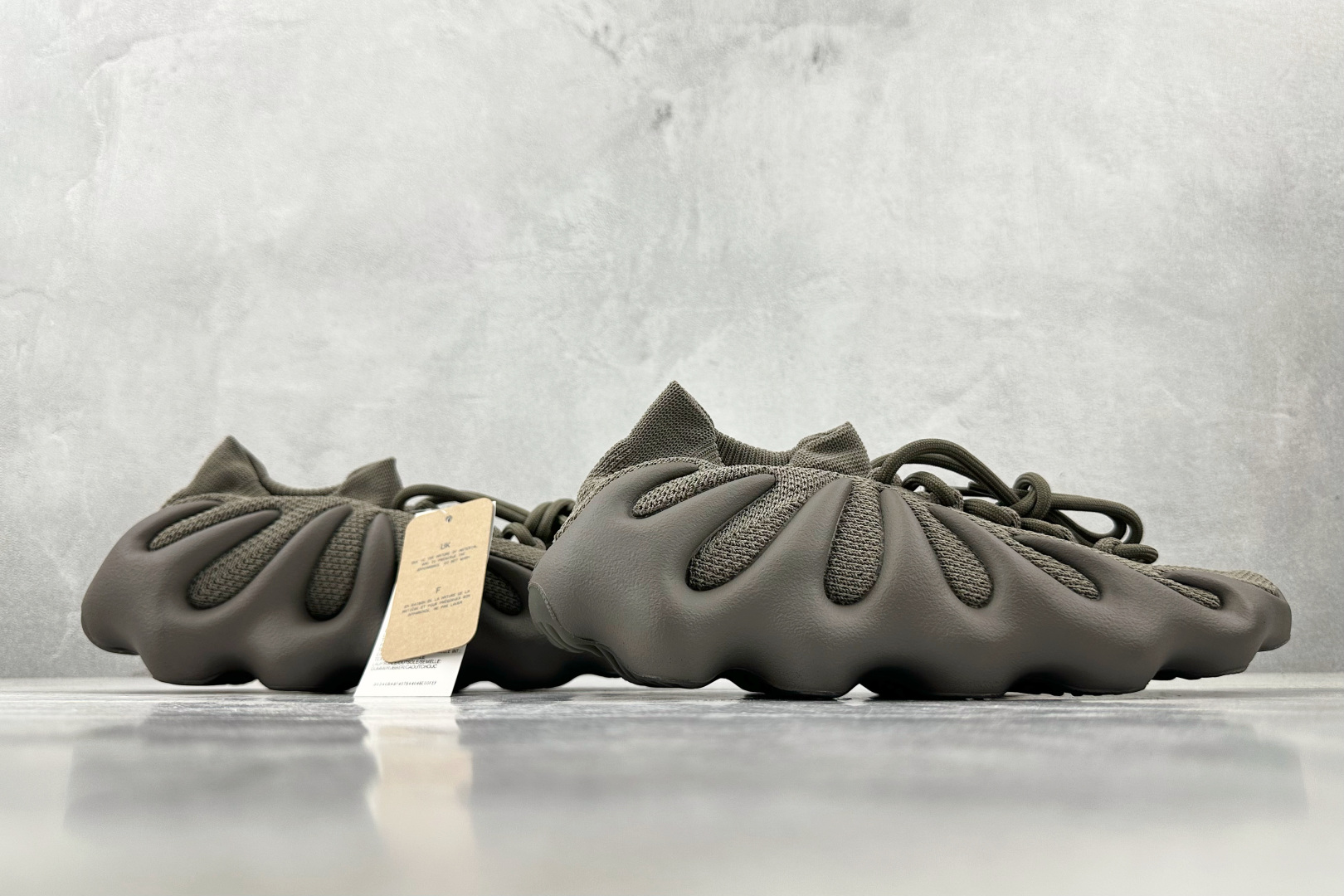 S2 
纯原生产线  adidas originals Yeezy 450 cinder 褐色

货号：