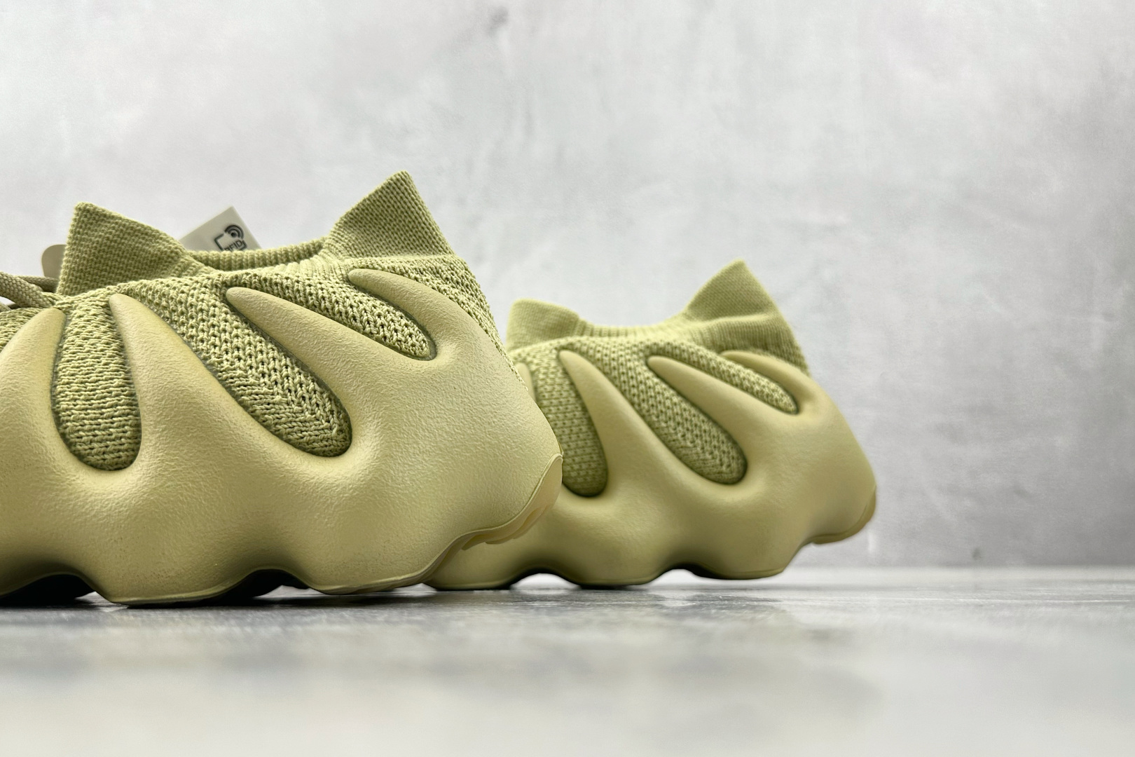 纯原生产线 adidas originals Yeezy 450 树脂 ”Resin” 灰胡绿 GY4110