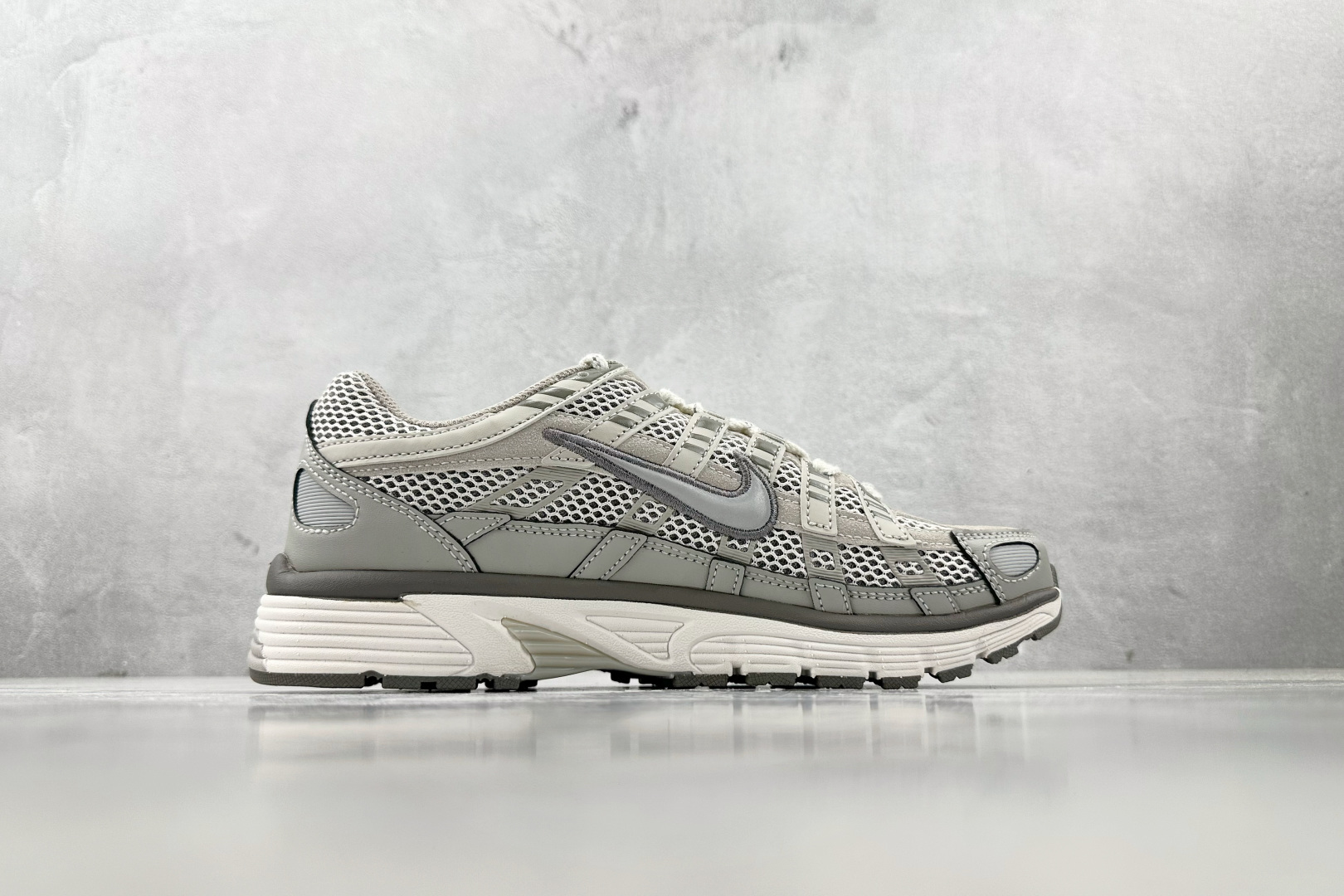 K 版
综合版 Nike P-6000 PRM NA 灰色

货号：FN6837-012
尺码：36 3
