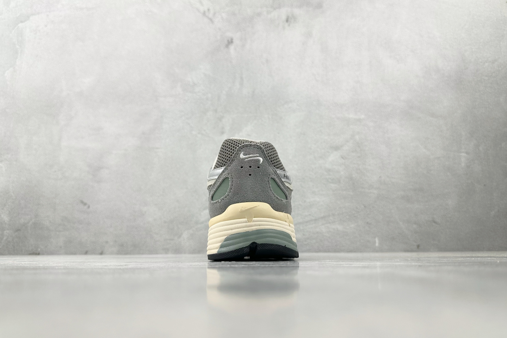 K 版
综合版 Nike P-6000 白银

货号：FN7509-029
尺码：36 36.5 37 
