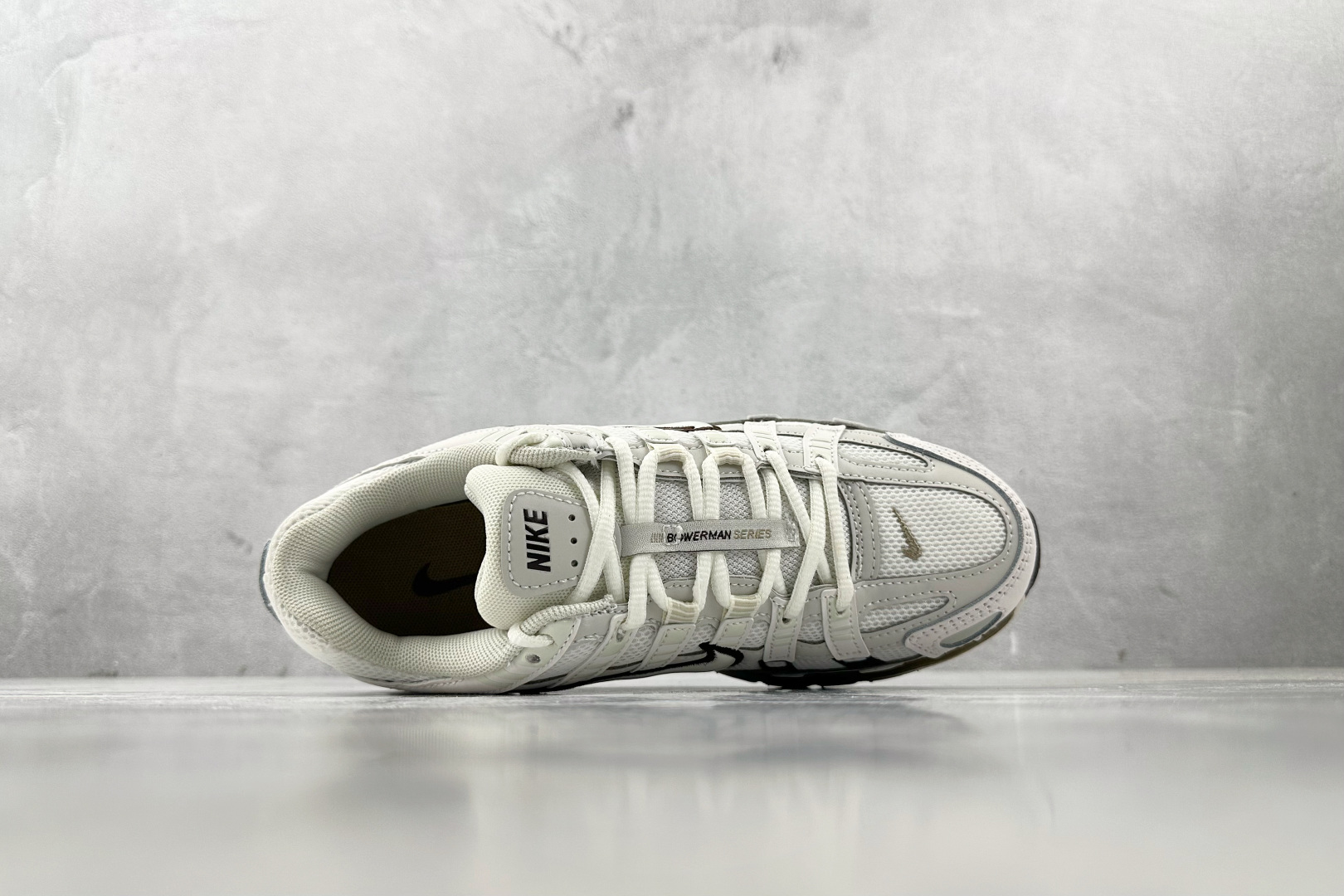 K 版
综合版  Nike P-6000 米白褐绿

货号：HF0728-201
尺码：36 36.5 