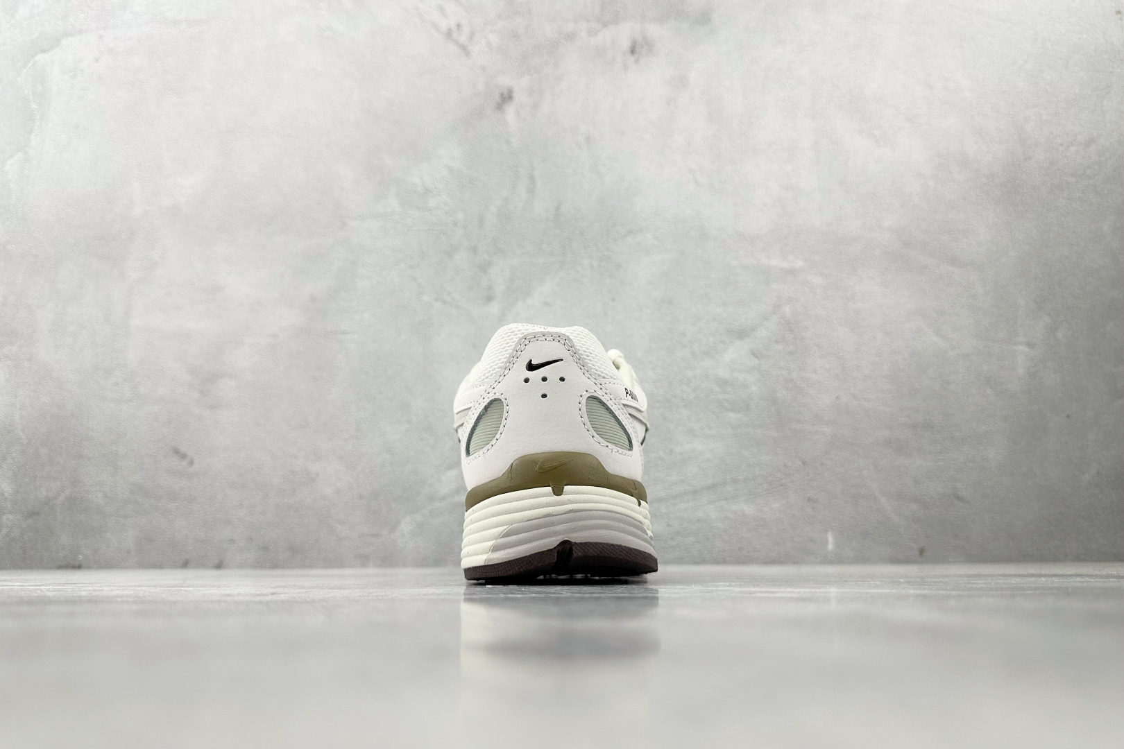 K 版
综合版  Nike P-6000 米白褐绿

货号：HF0728-201
尺码：36 36.5 