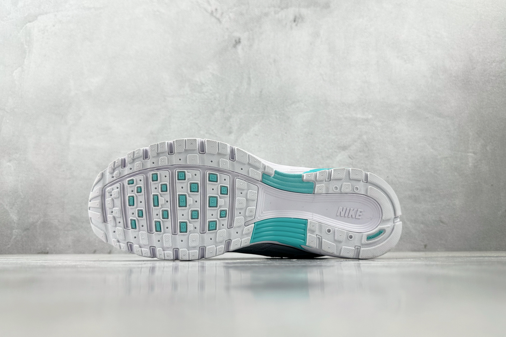 K 版
综合版  Nike P-6000 青

货号：BV1021-104
尺码：36 36.5 37 