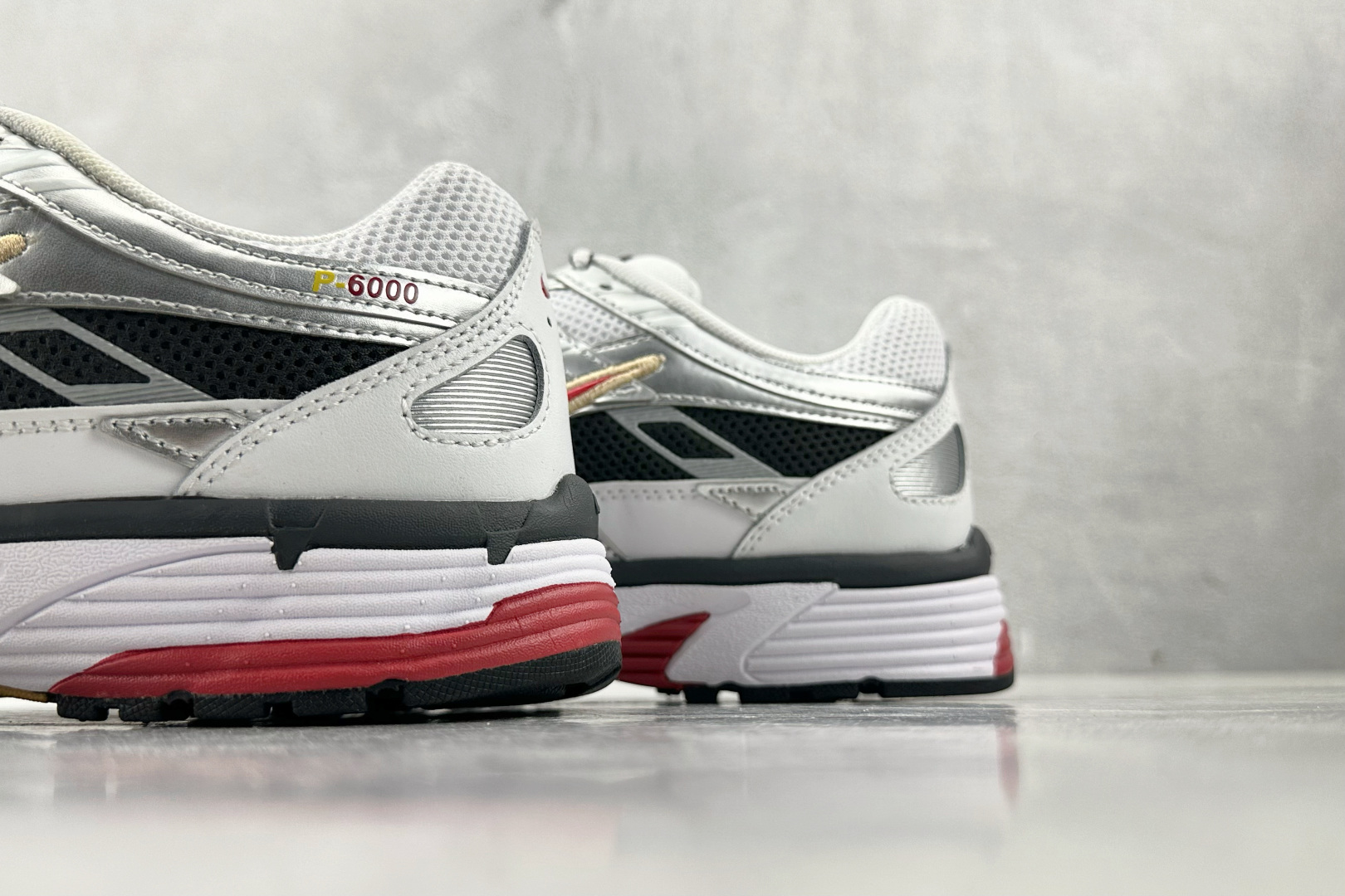 K 版
综合版  Nike P-6000 白红

货号：BV1021-101
尺码：36 36.5 37