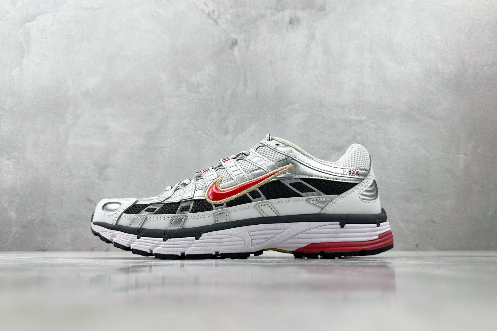 K 版
综合版  Nike P-6000 白红

货号：BV1021-101
尺码：36 36.5 37