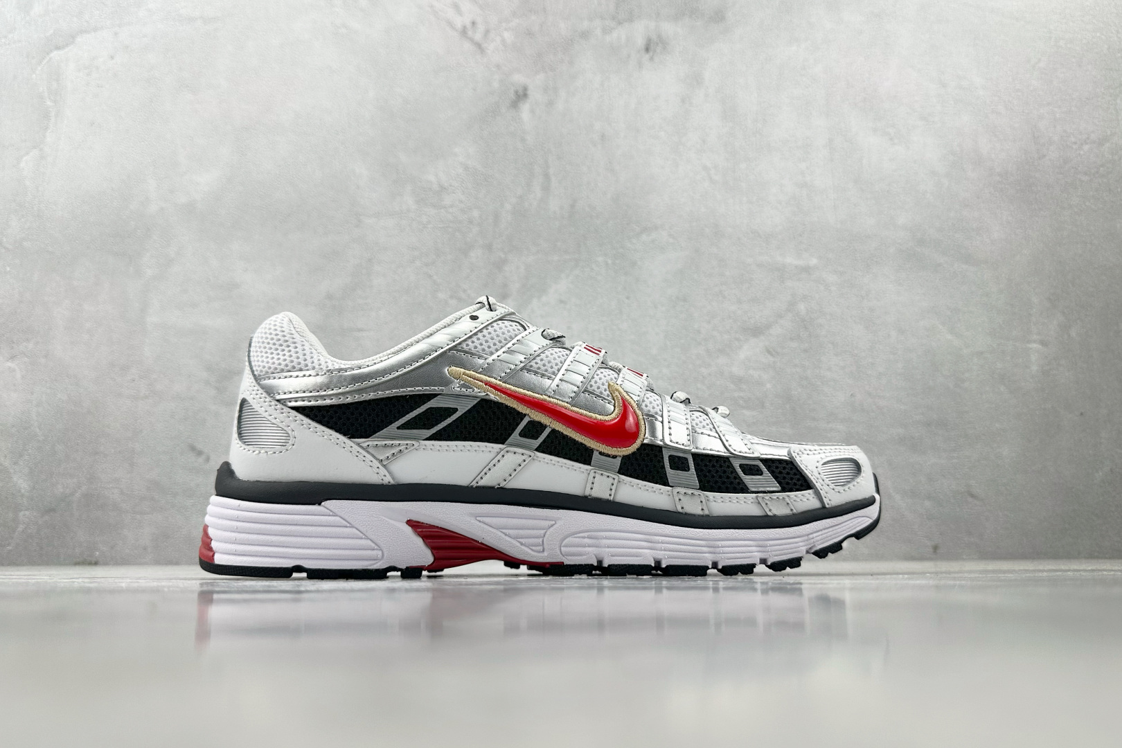 K 版
综合版  Nike P-6000 白红

货号：BV1021-101
尺码：36 36.5 37