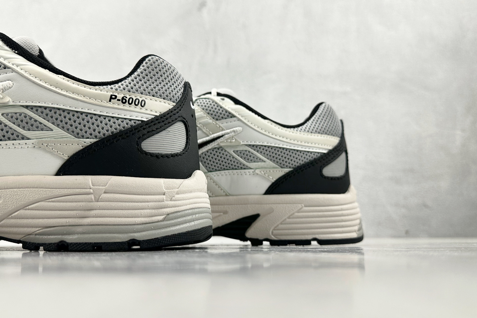 K 版
综合版  Nike P-6000 浅银灰

货号：HJ3488-001
尺码：36 36.5 3