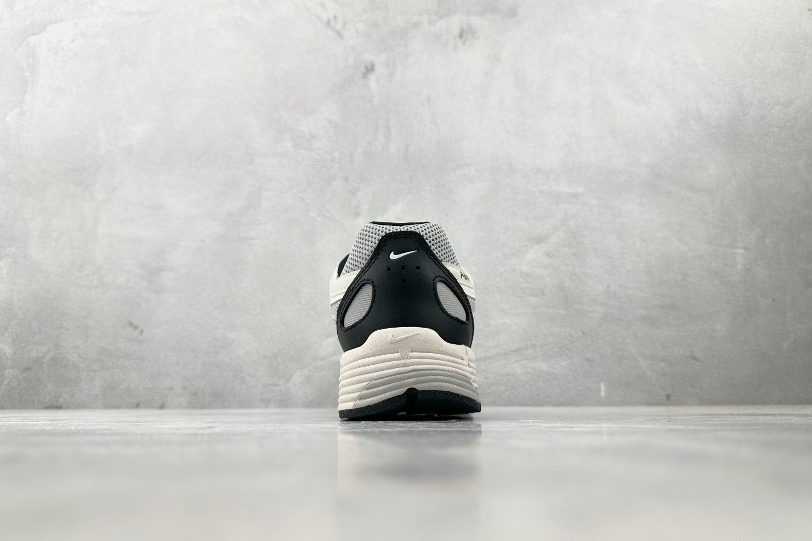 K 版
综合版  Nike P-6000 浅银灰

货号：HJ3488-001
尺码：36 36.5 3