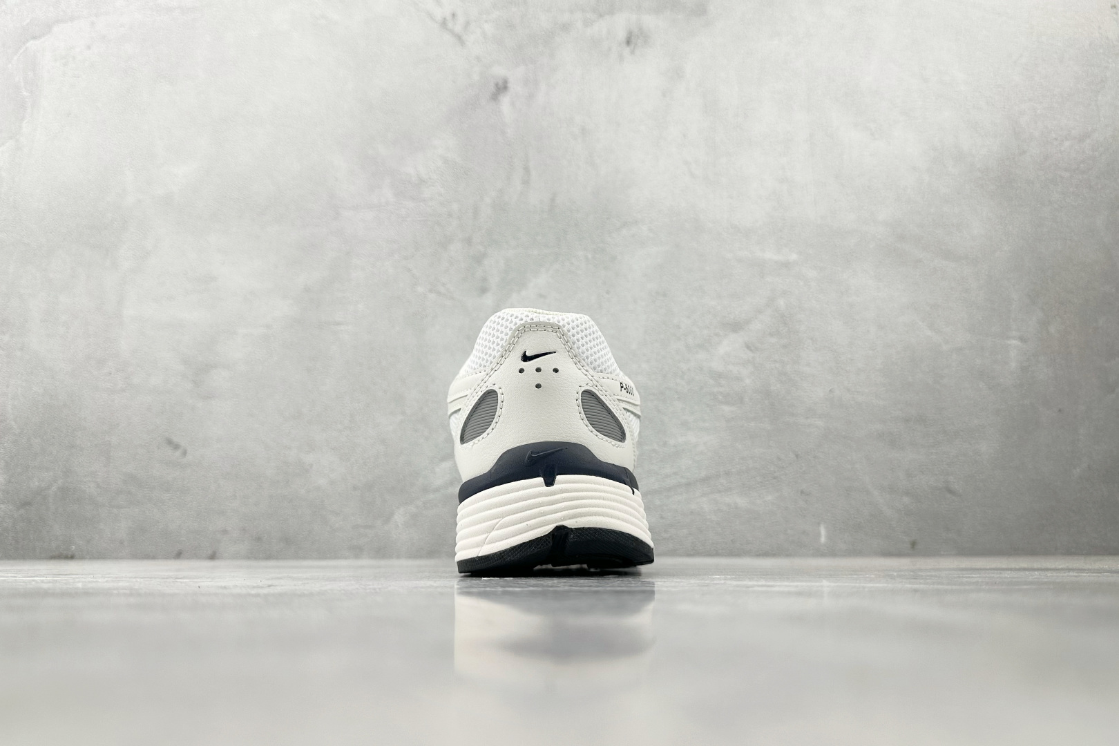 K 版 
综合版  Nike P-6000 米白

货号：CD6404-018
尺码：36 36.5 3
