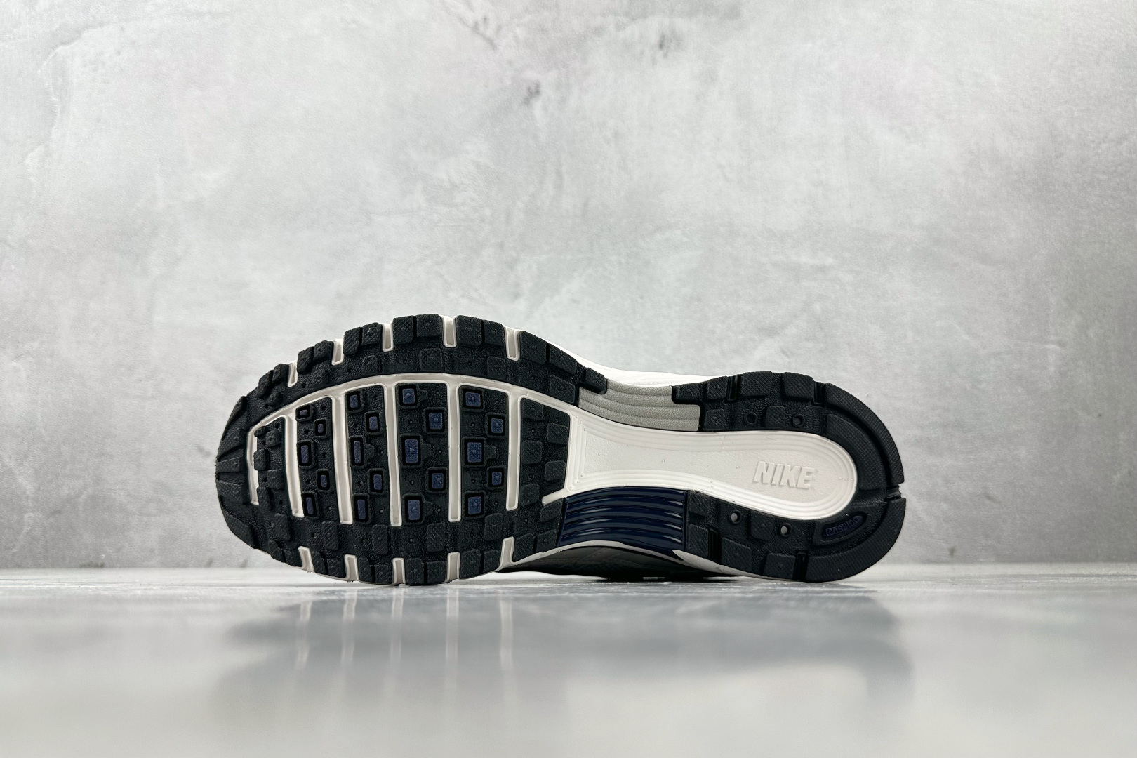 K 版 
综合版  Nike P-6000 米白

货号：CD6404-018
尺码：36 36.5 3